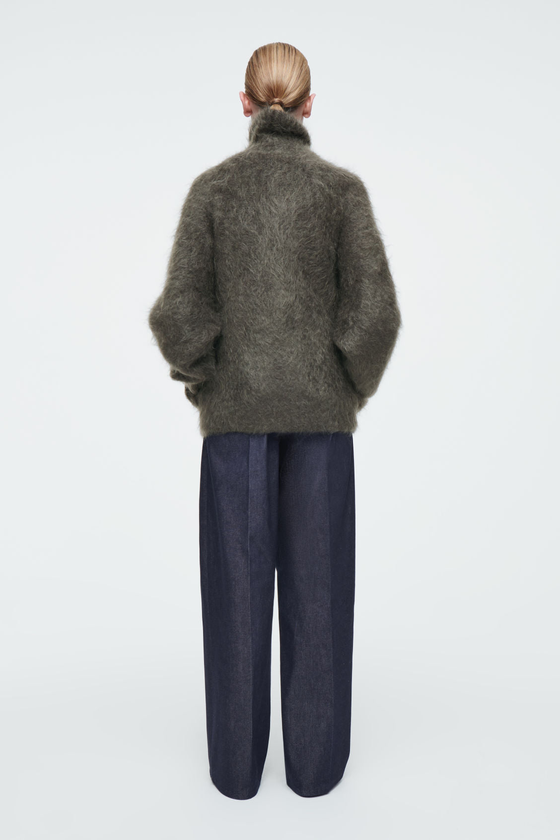 The brushed mohair zip-up jacket