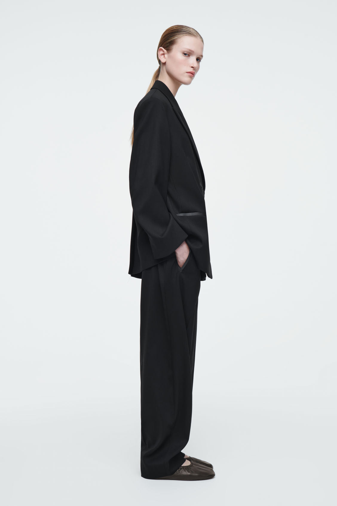 The tailored peak-lapel blazer