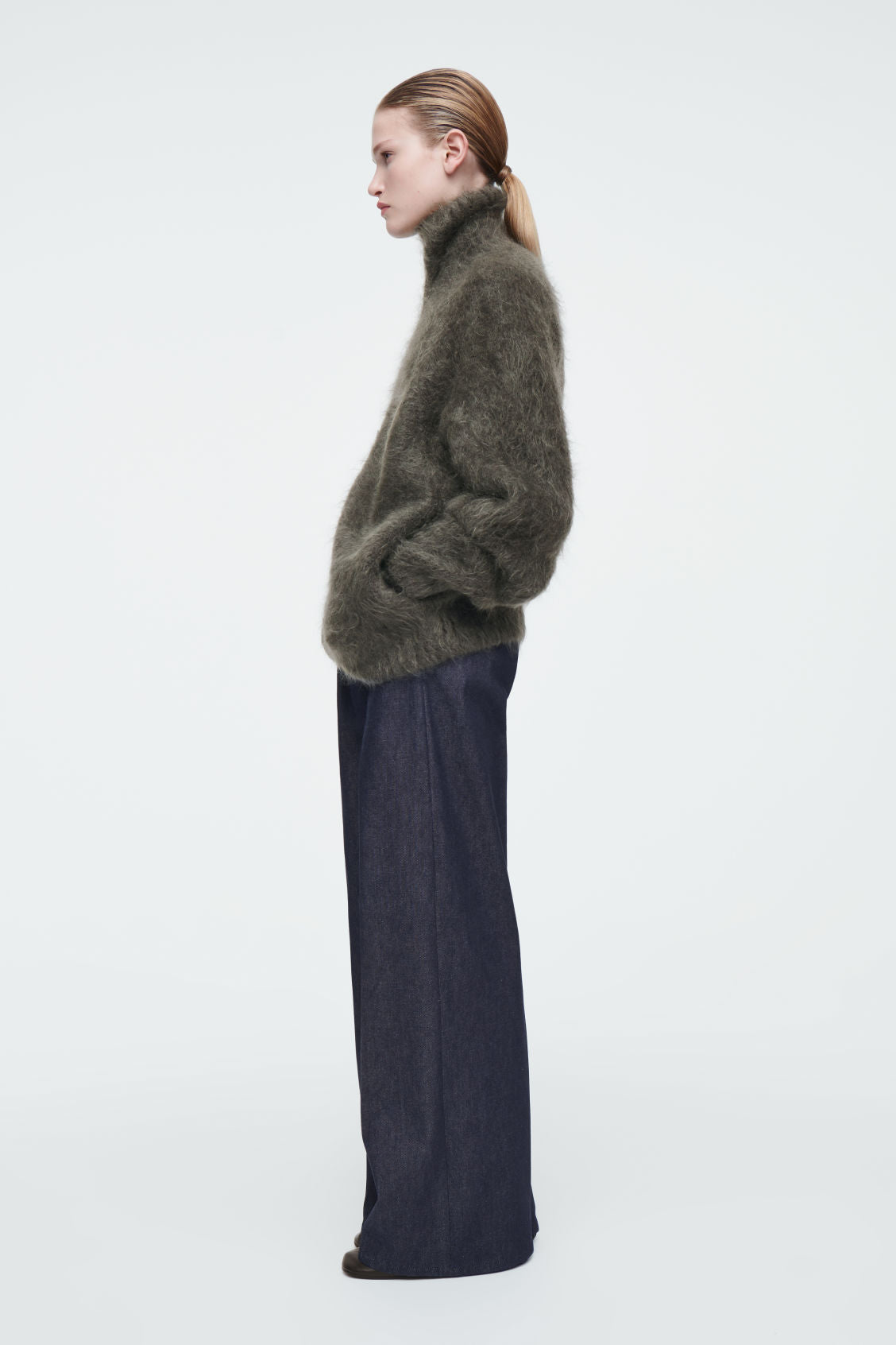 The brushed mohair zip-up jacket