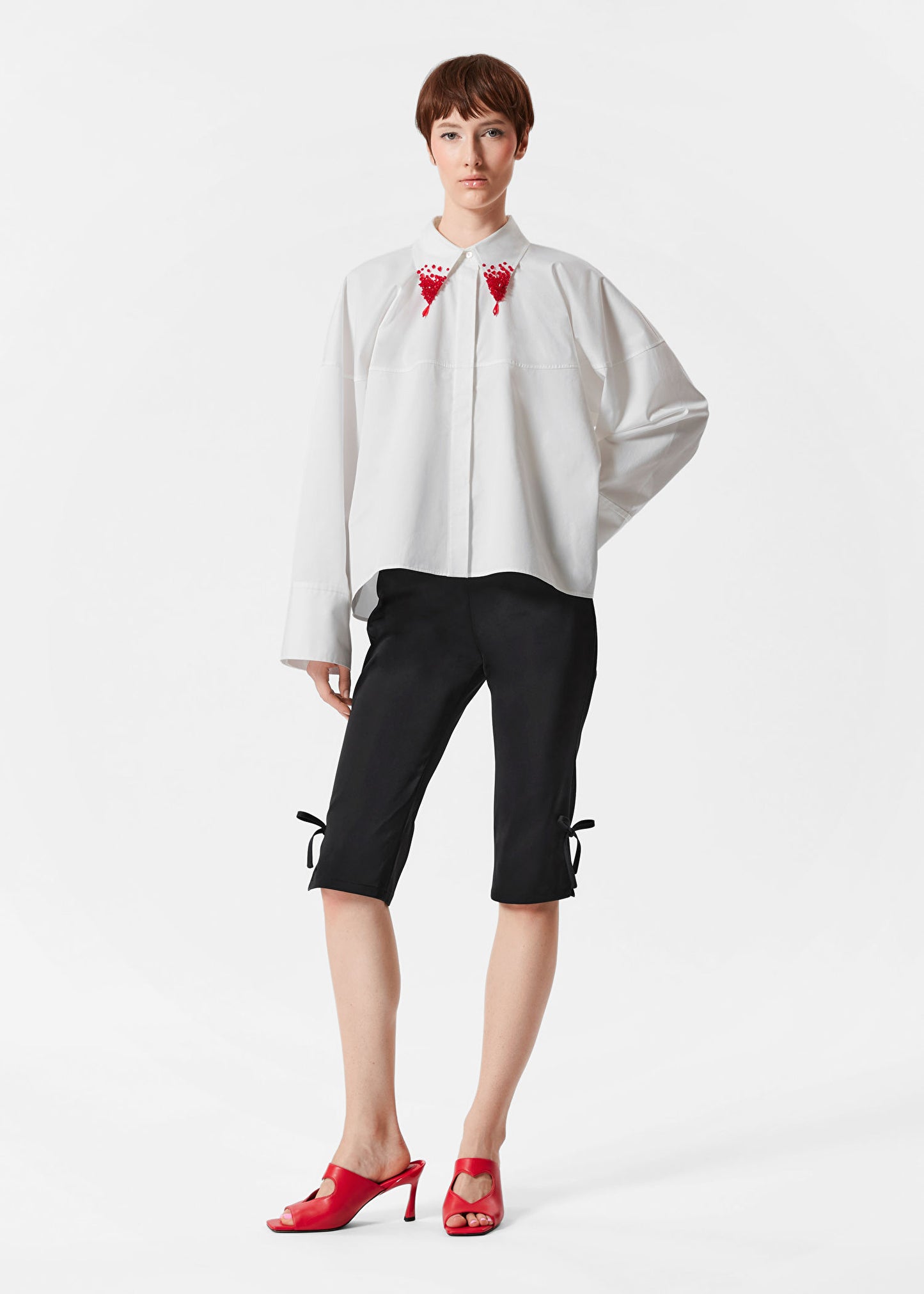 Ribbon-Detailed Capri Trousers