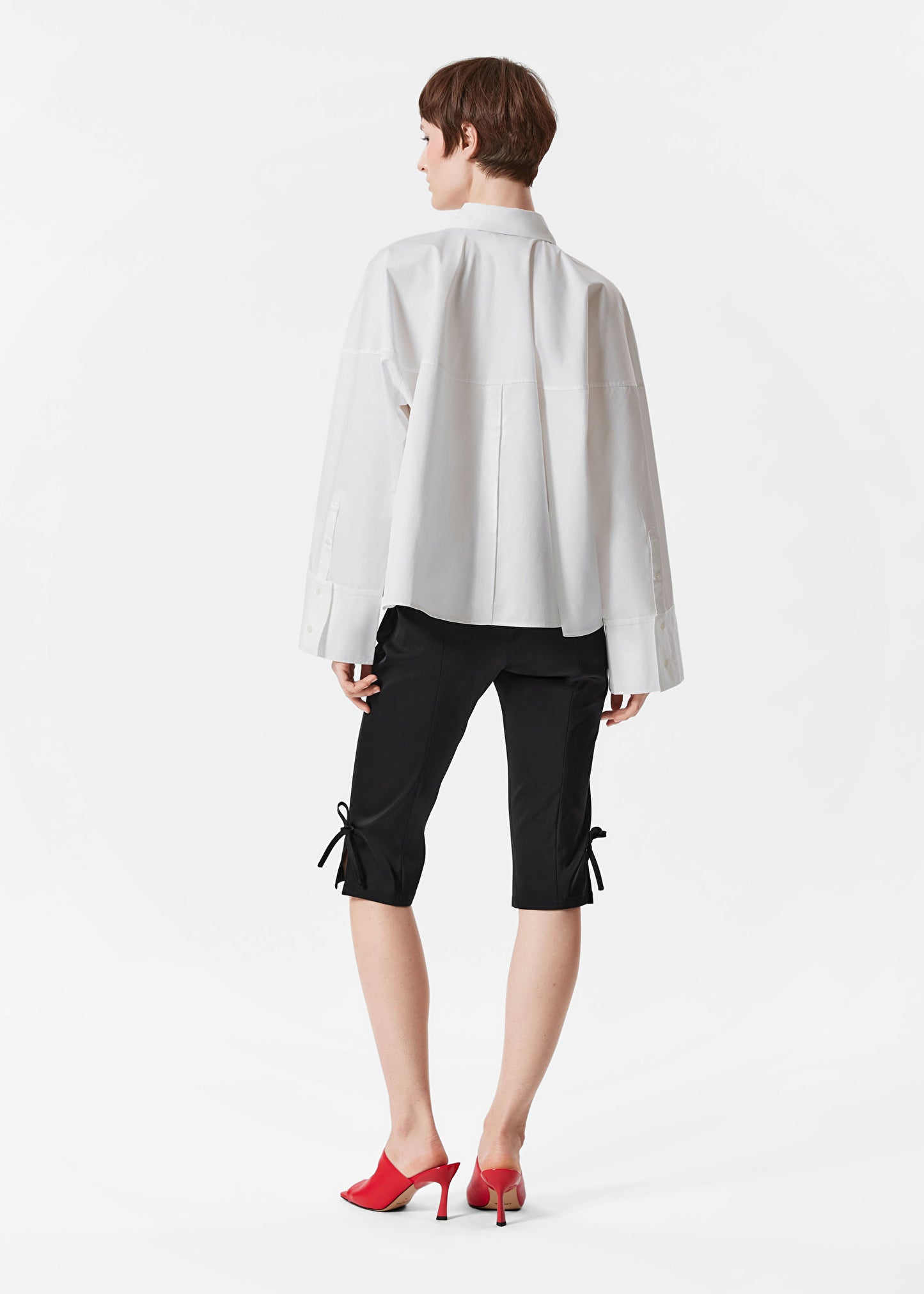 Ribbon-Detailed Capri Trousers