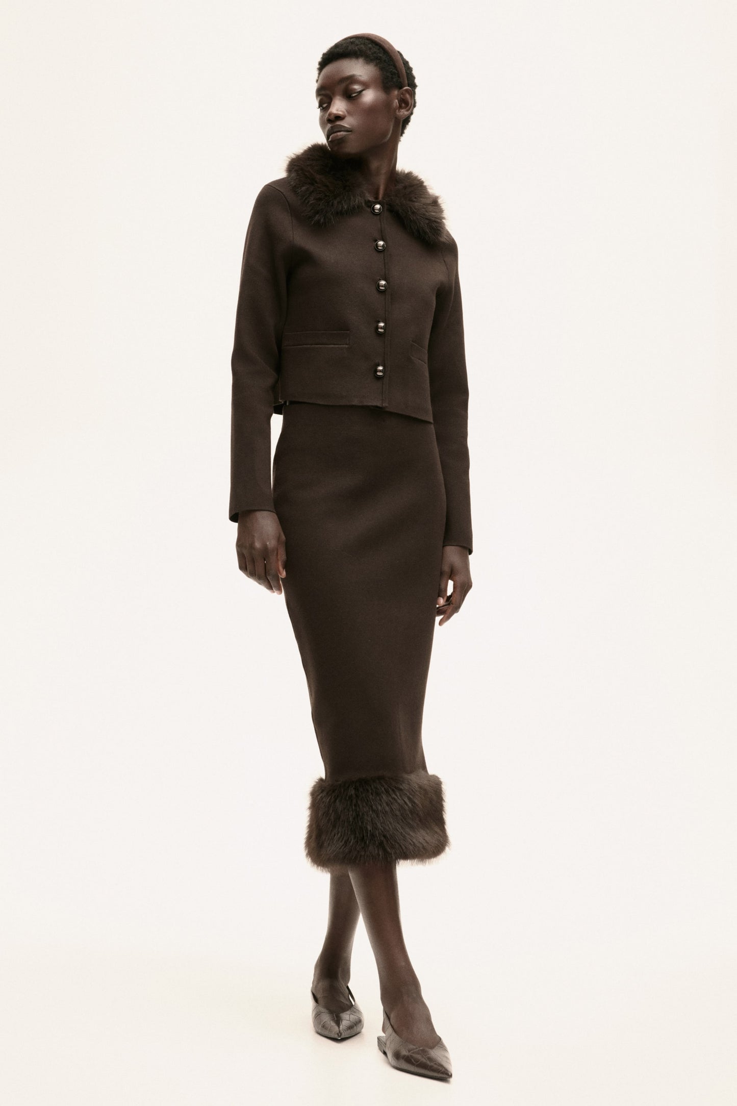 Fine-knit collared cardigan