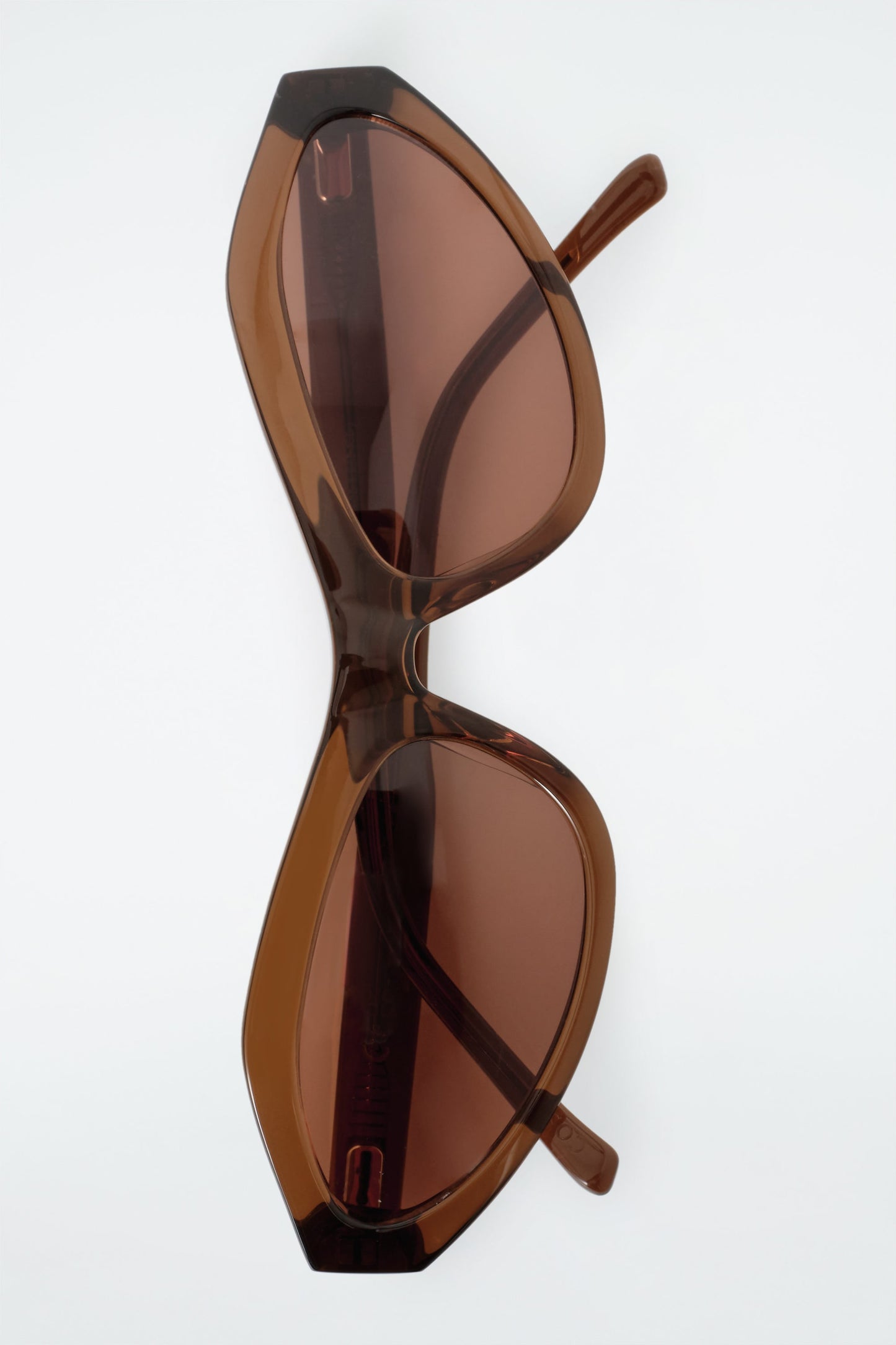 ANGULAR CAT-EYE SUNGLASSES