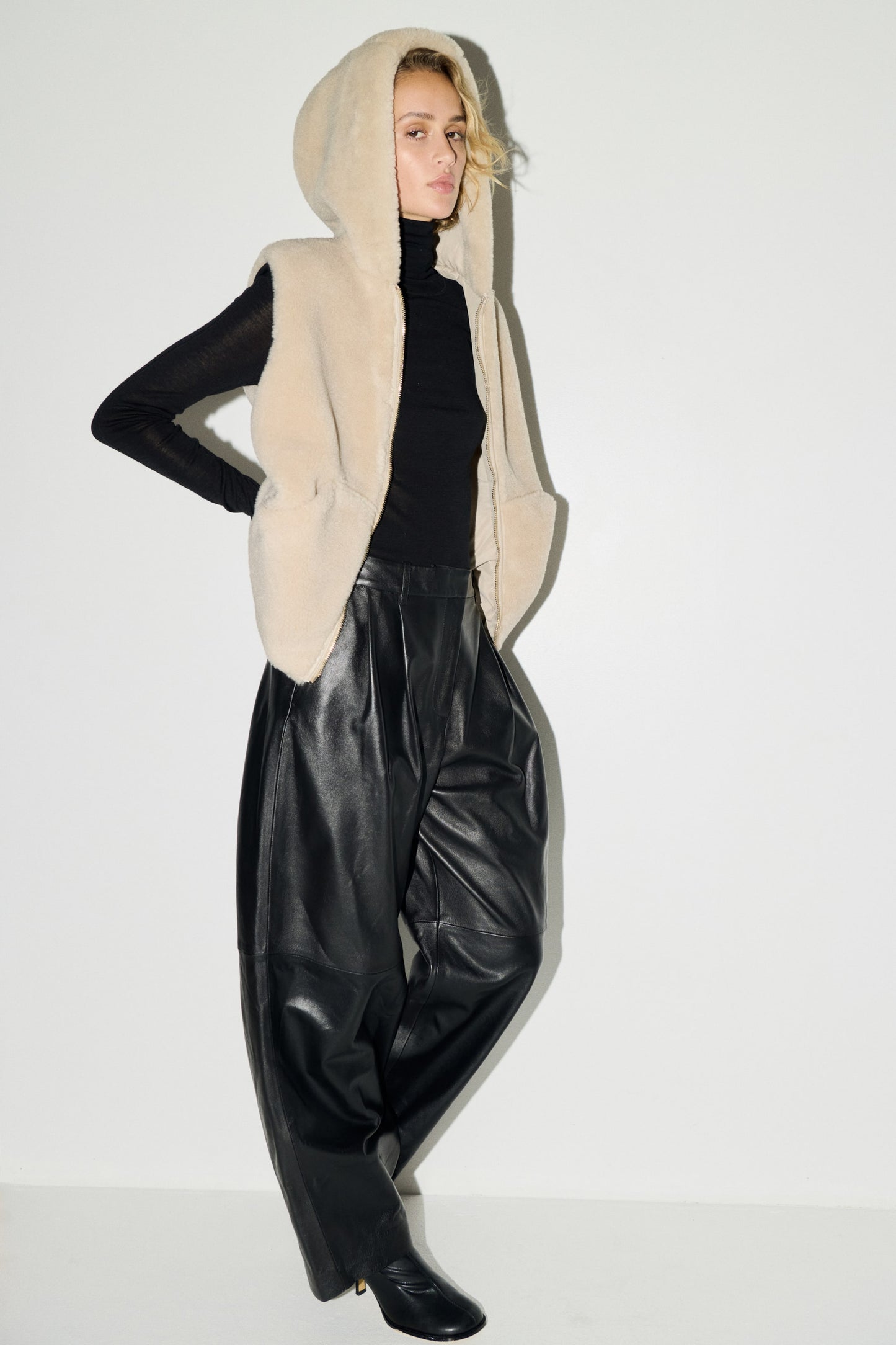 Hooded pile gilet