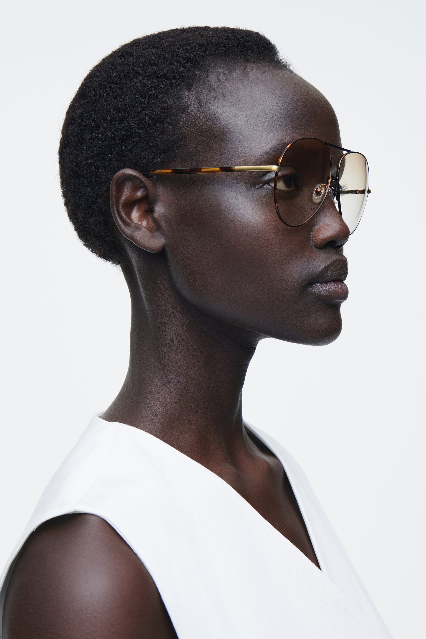Wire-frame aviator sunglasses