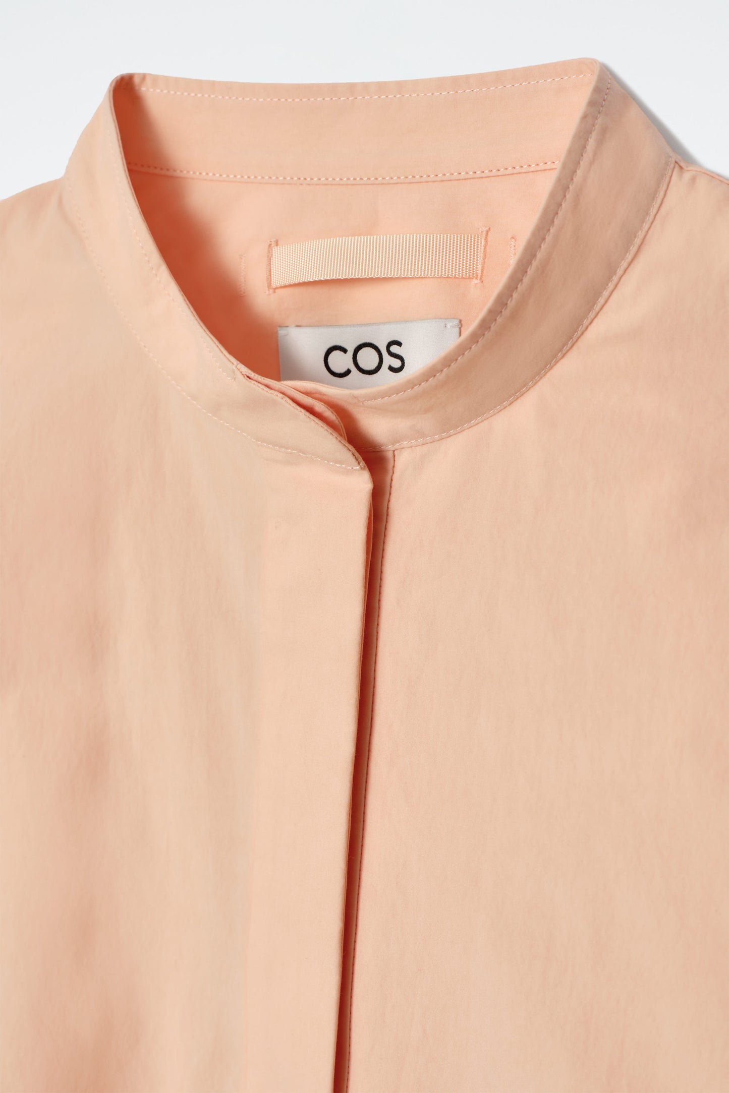 Collarless half-placket shirt