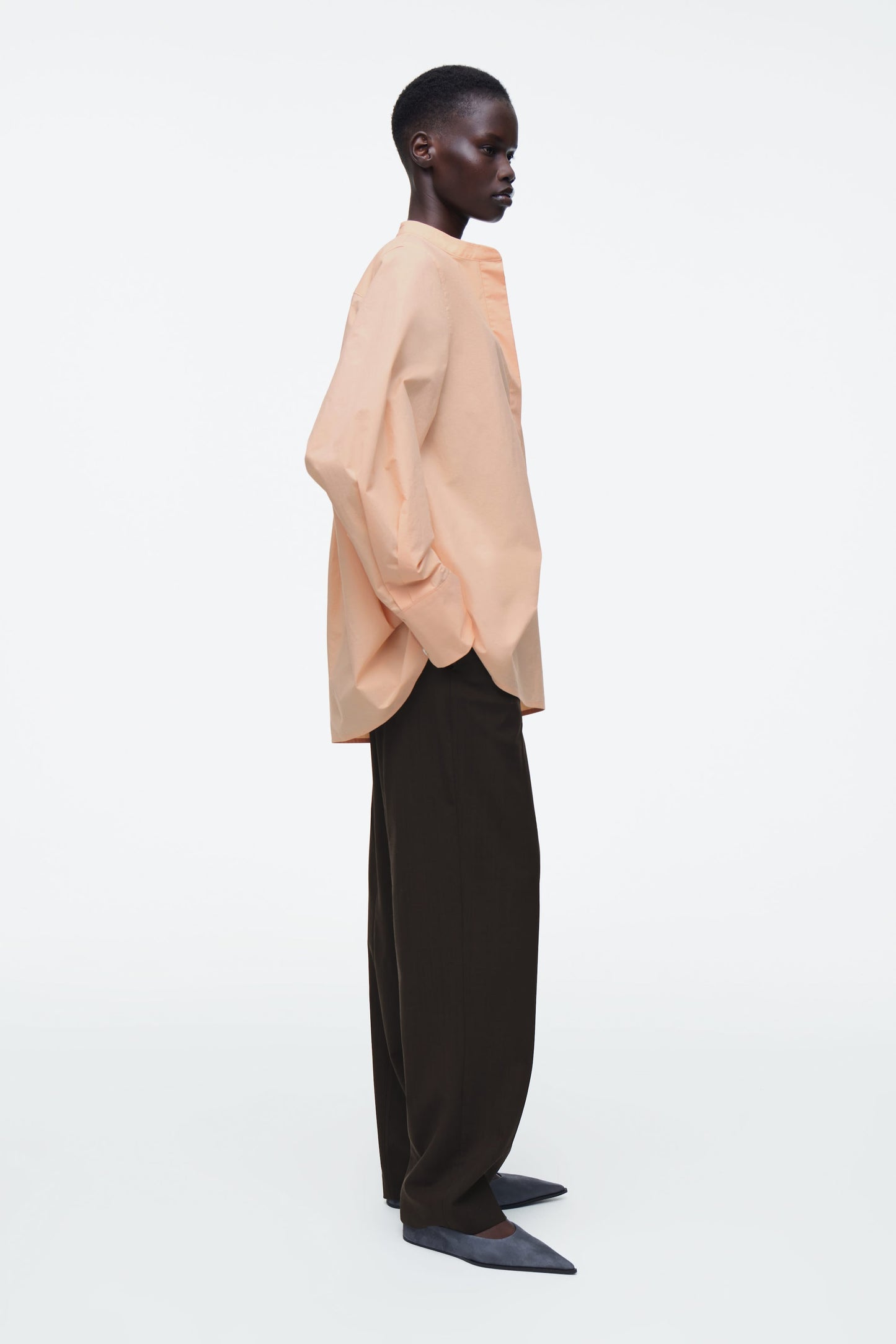 Collarless half-placket shirt