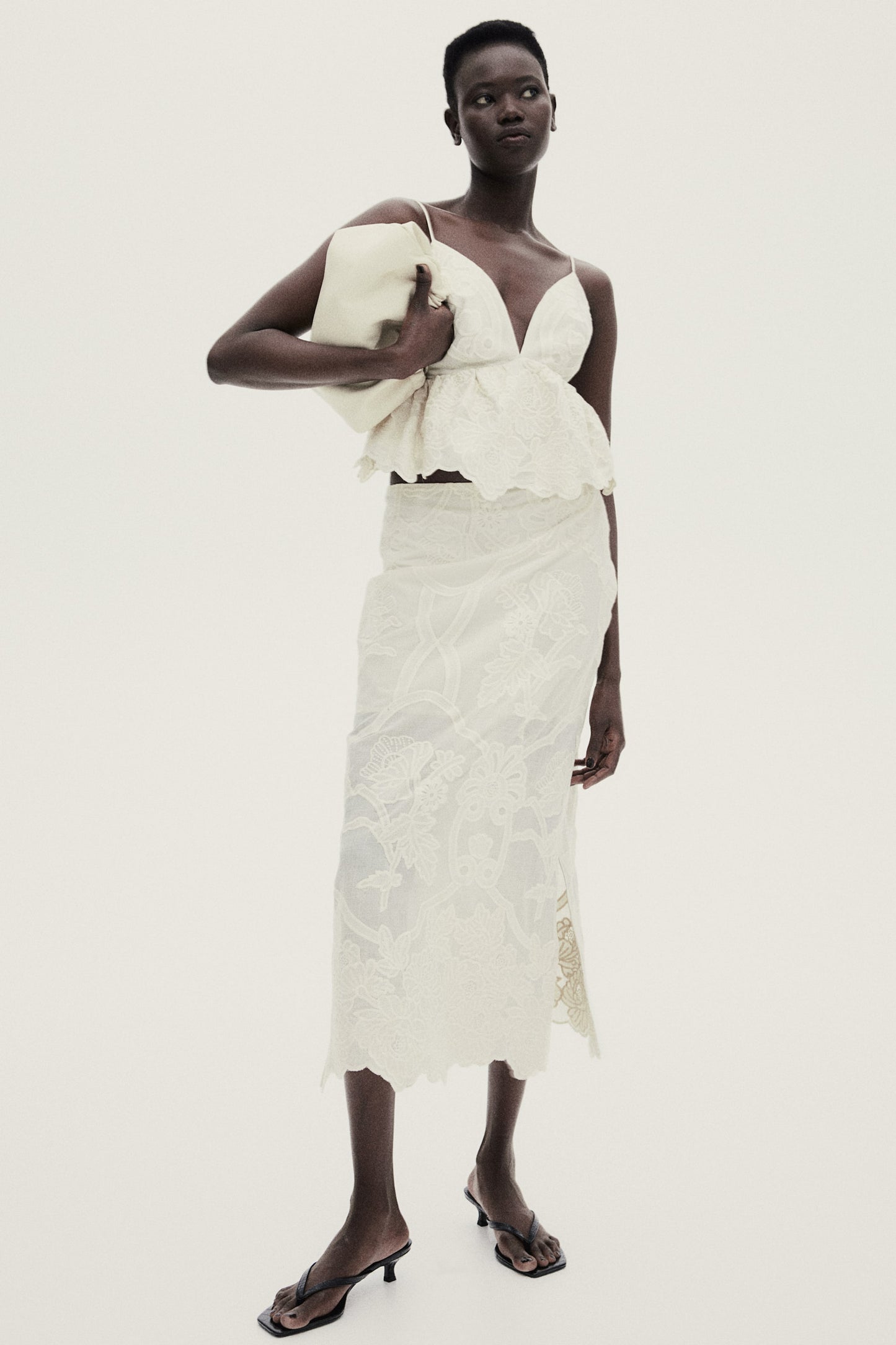 Embroidered pencil skirt