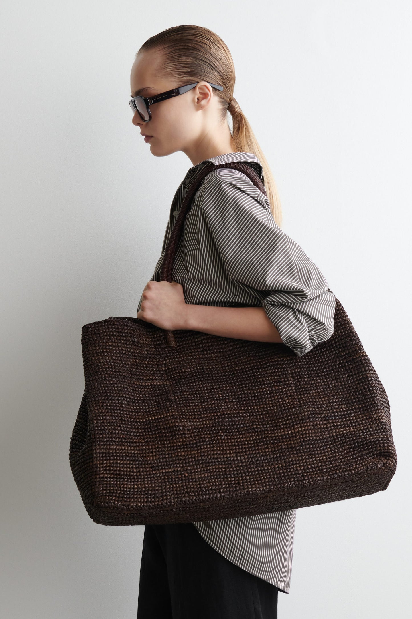 Oversized Hand-Woven Raffia Tote Bag