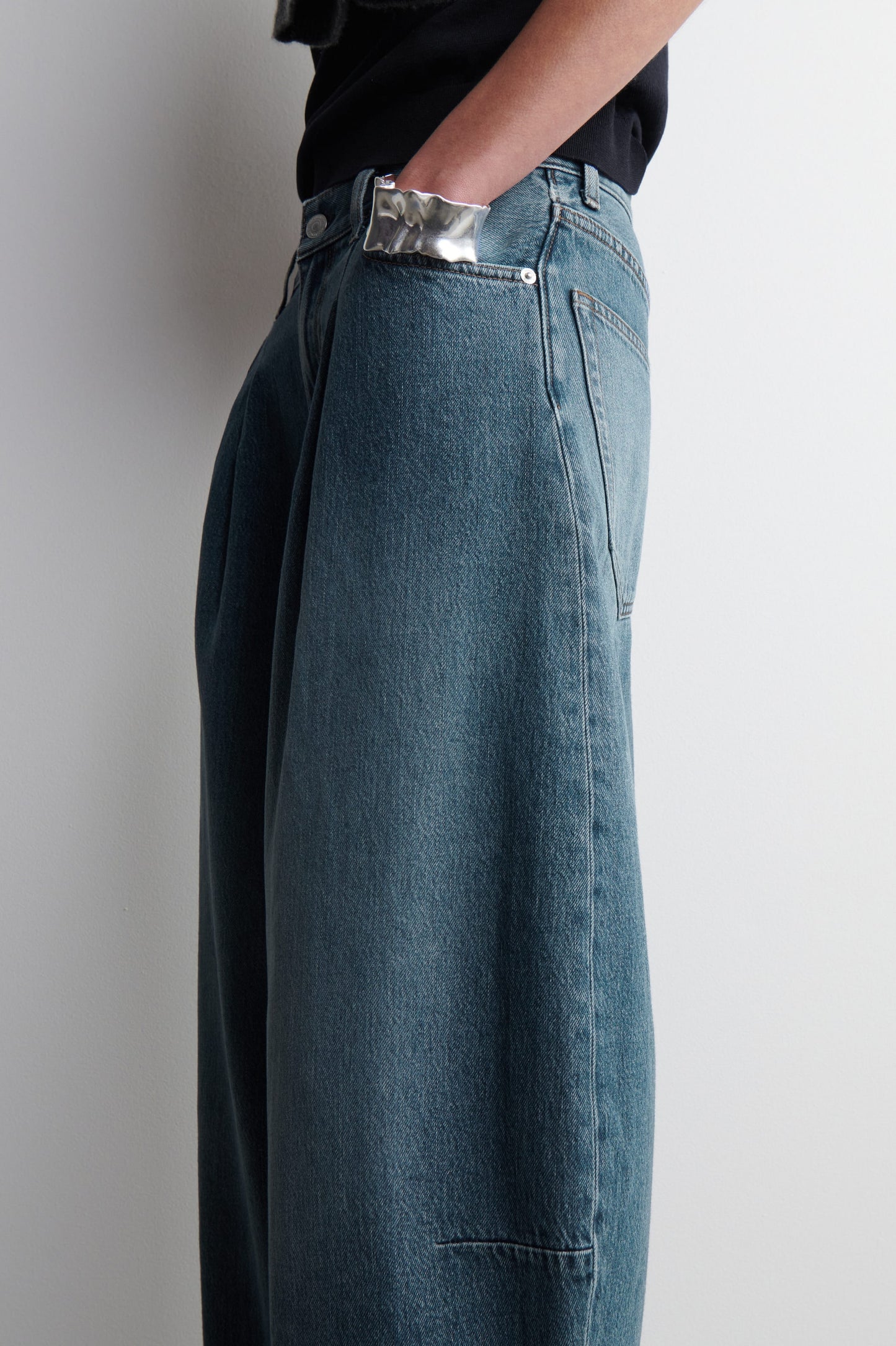 Twine Barrel-Leg Jeans