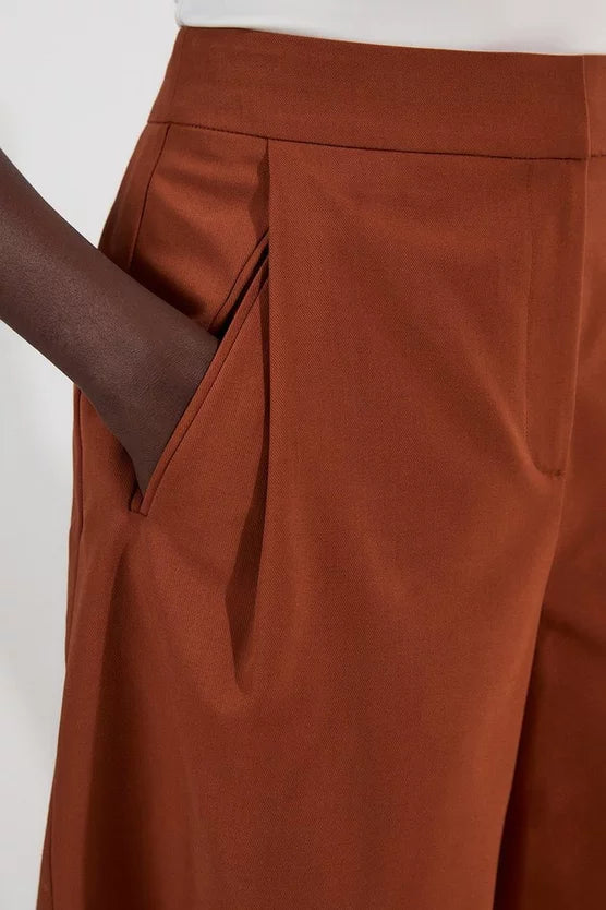 Tailored Twill Essential City Short