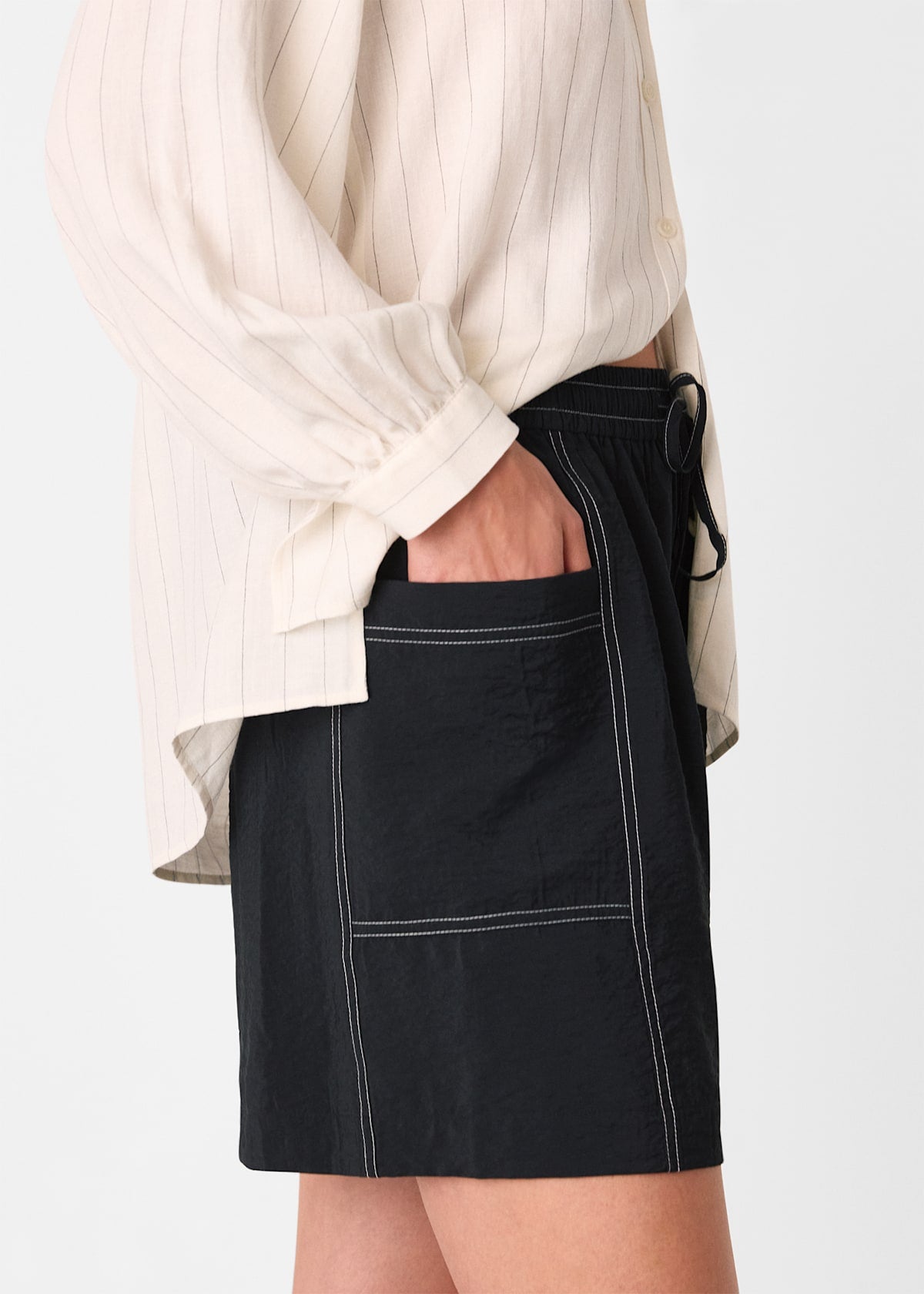 Black/Multi Contrast Stitch Pull On Short
