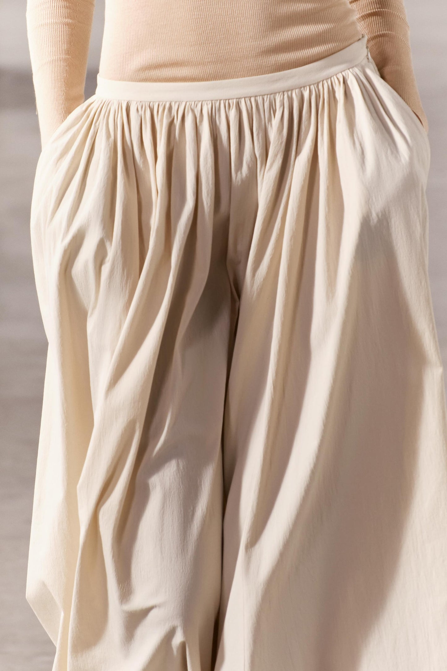 Midi skirt with scalloped waistband