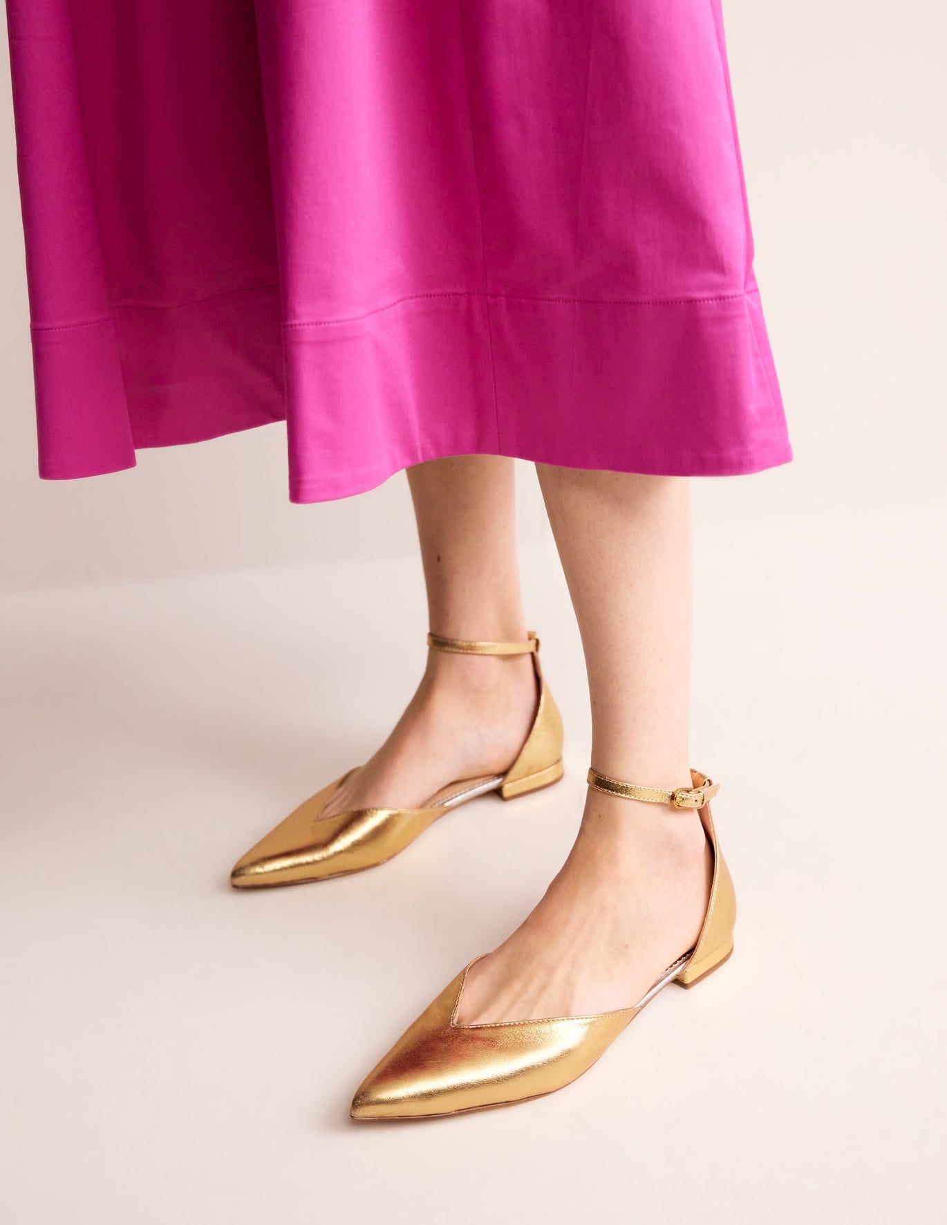 Ankle strap pointed metallic flats