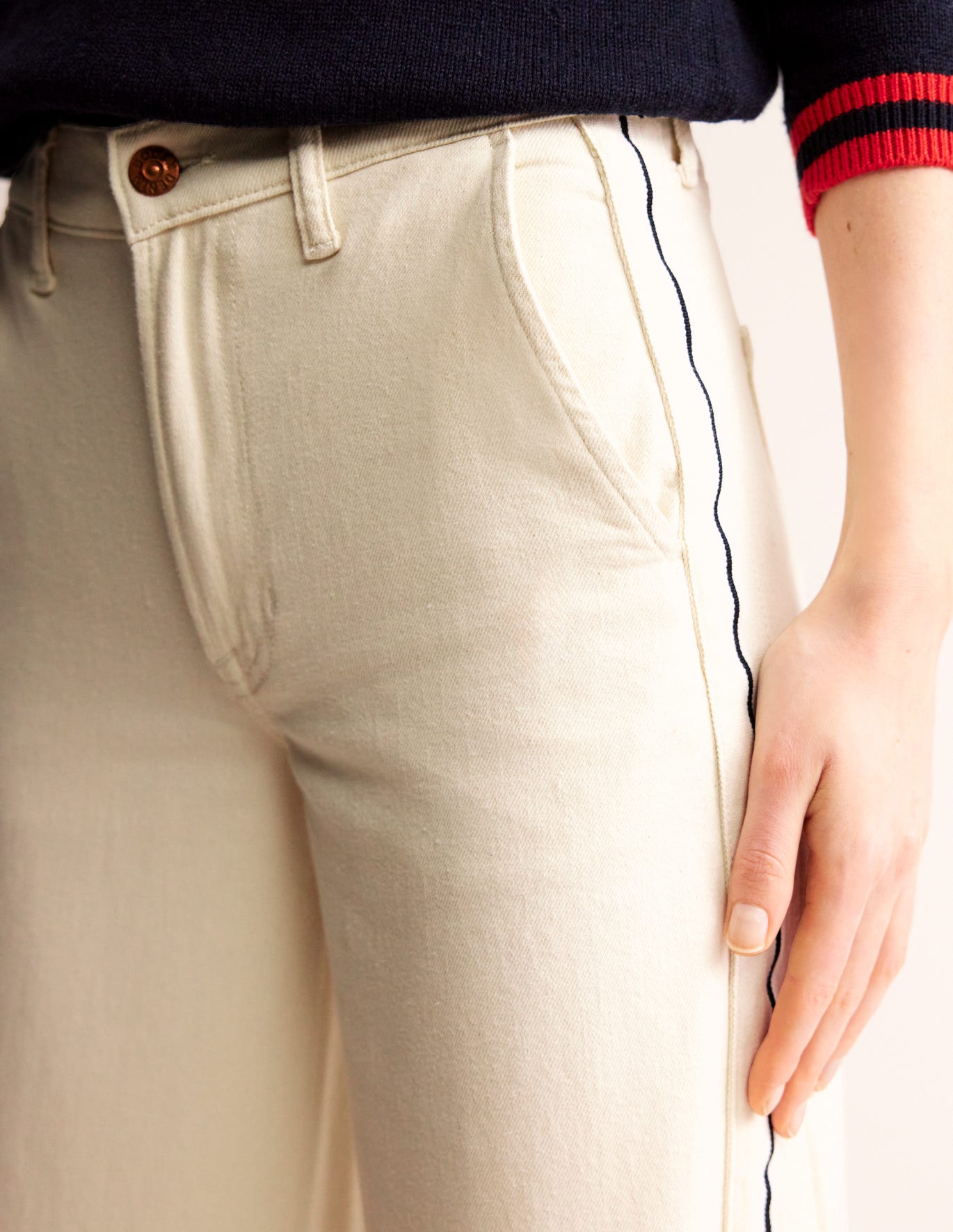 Side stripe wide crop jeans