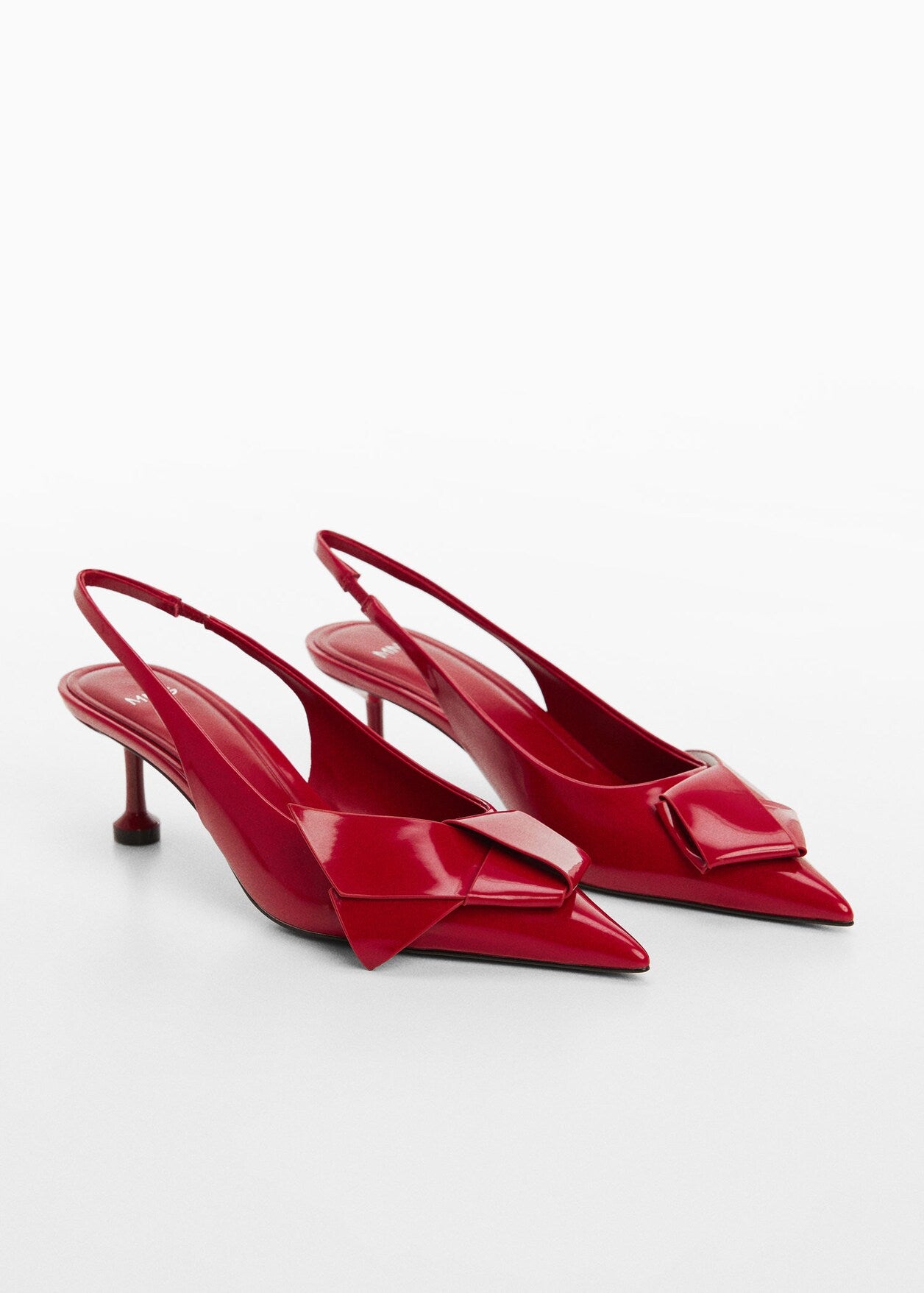 Bow-heeled slingback shoes