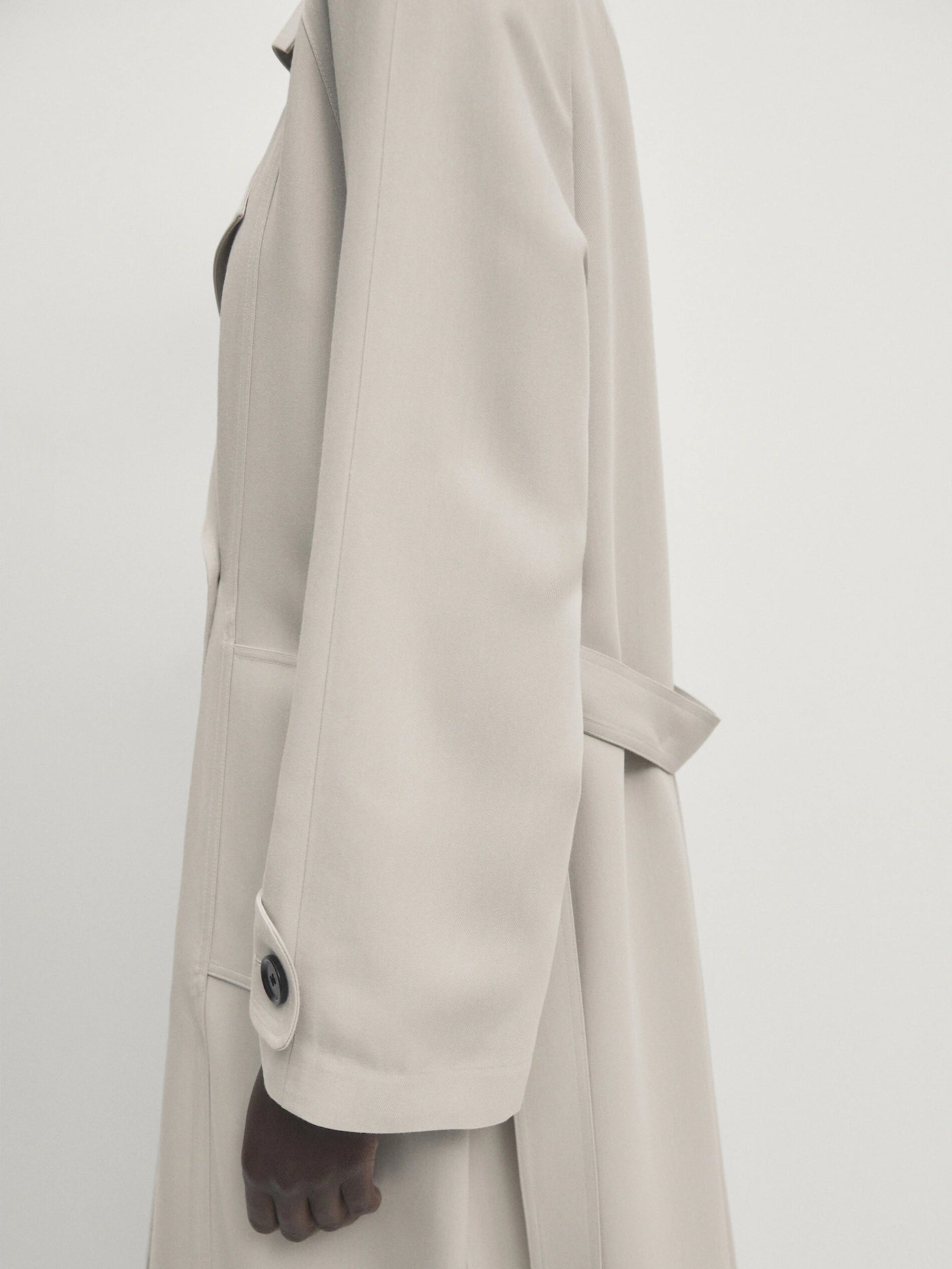Loose-fitting trench coat with belt
