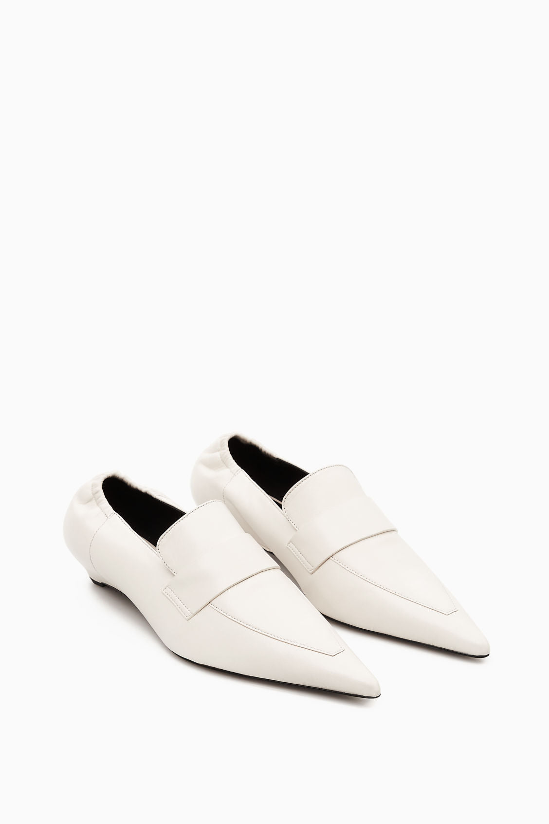 Pointed leather kitten-heel loafers