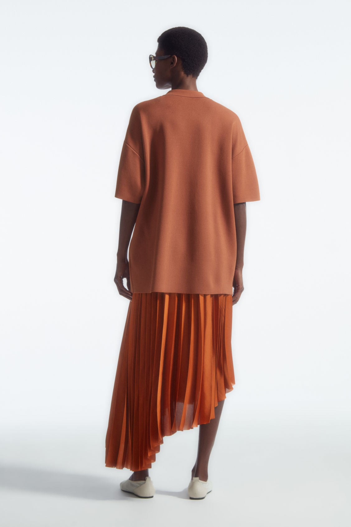 Asymmetric pleated midi skirt.