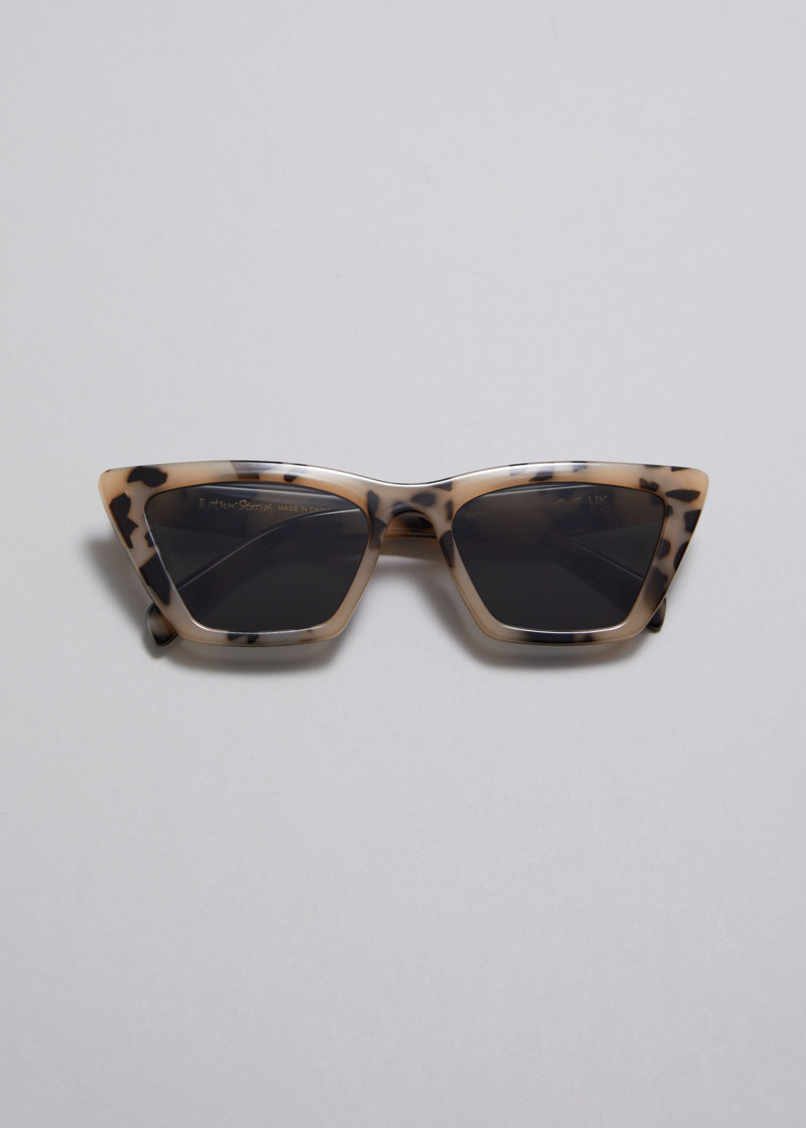 Angular cat eye sunglasses