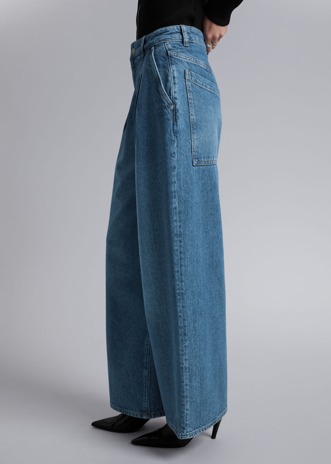 Wide baggy jeans