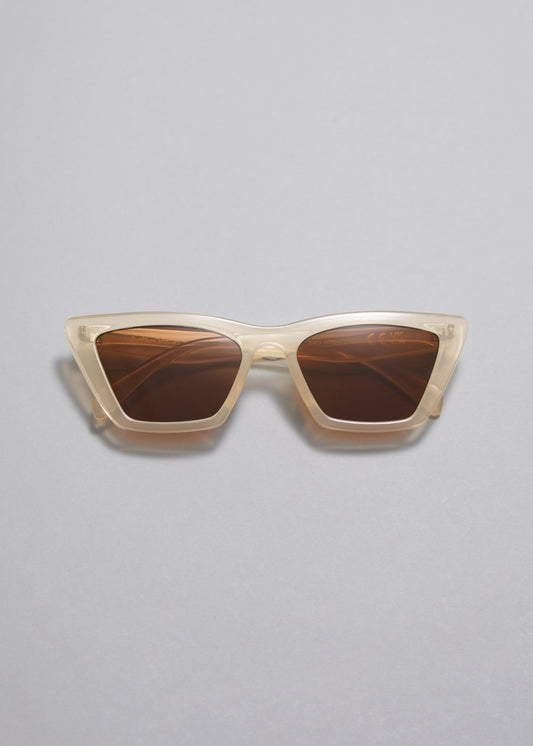Angular cat eye sunglasses