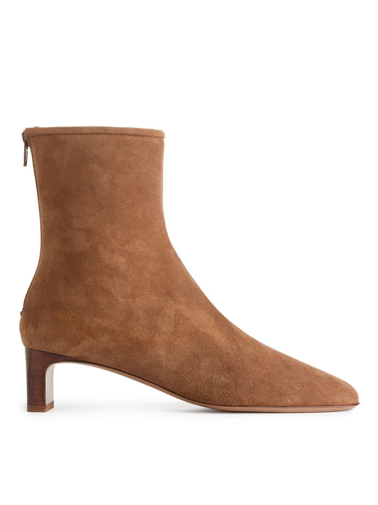 Stretch suede boots