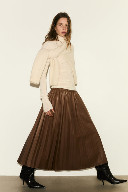 Coated plissé skirt
