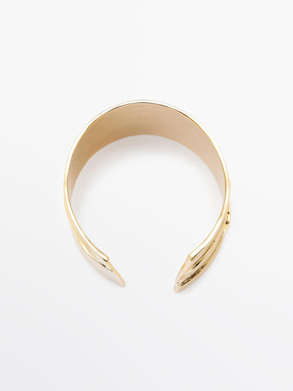 Pleated metal cuff