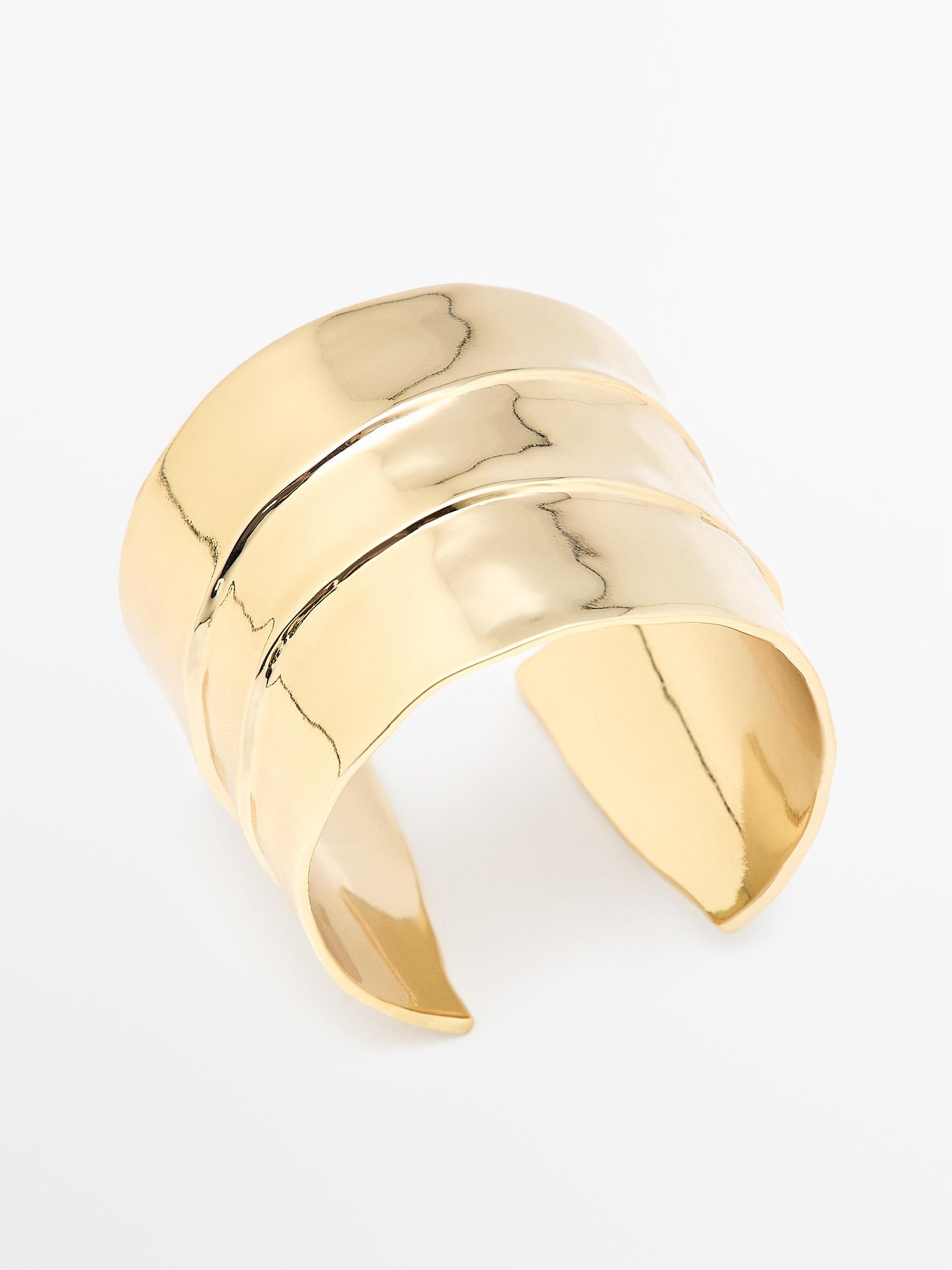 Pleated metal cuff