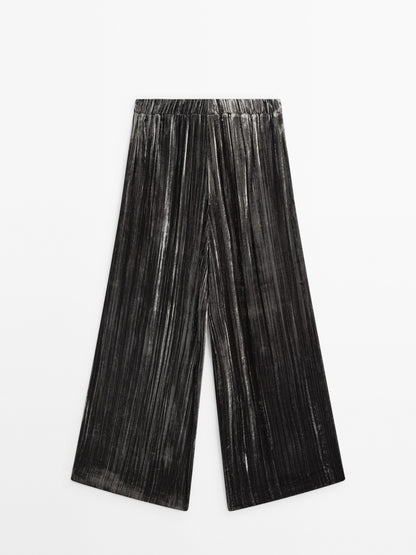 Wide velvet trousers