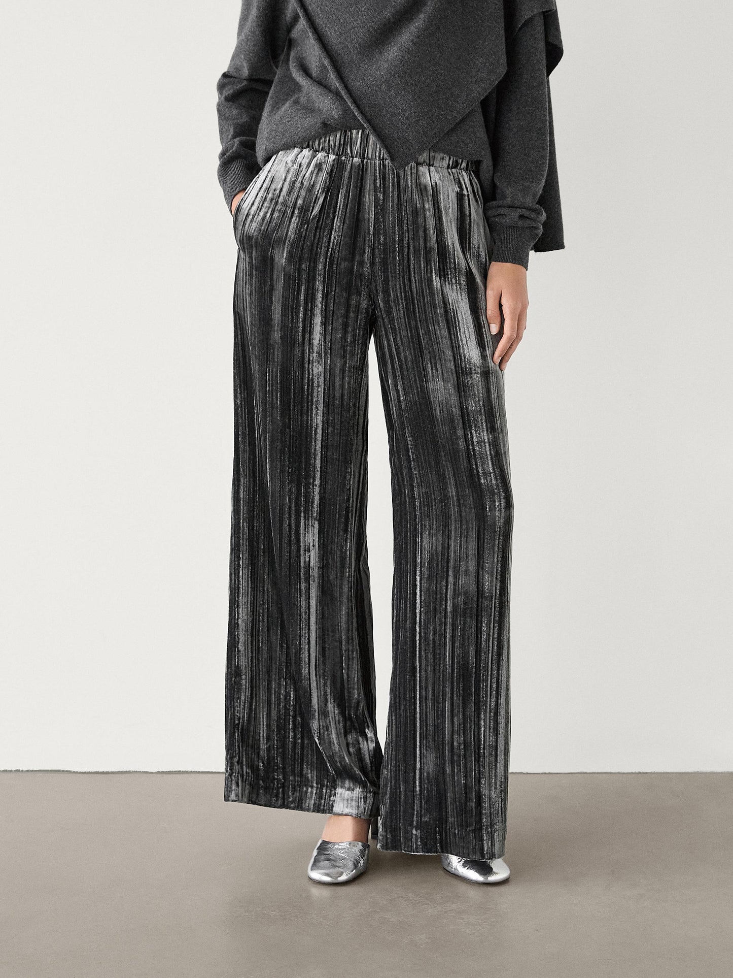 Wide velvet trousers