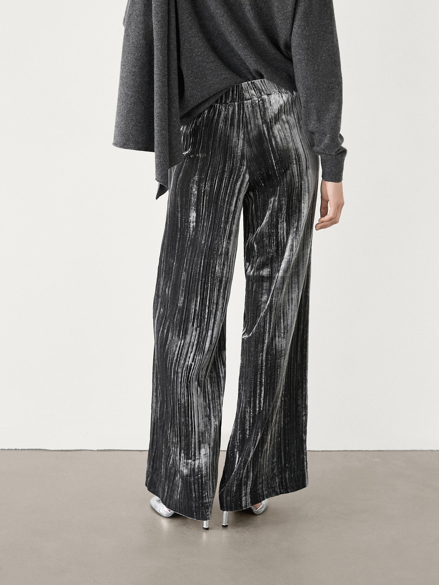 Wide velvet trousers