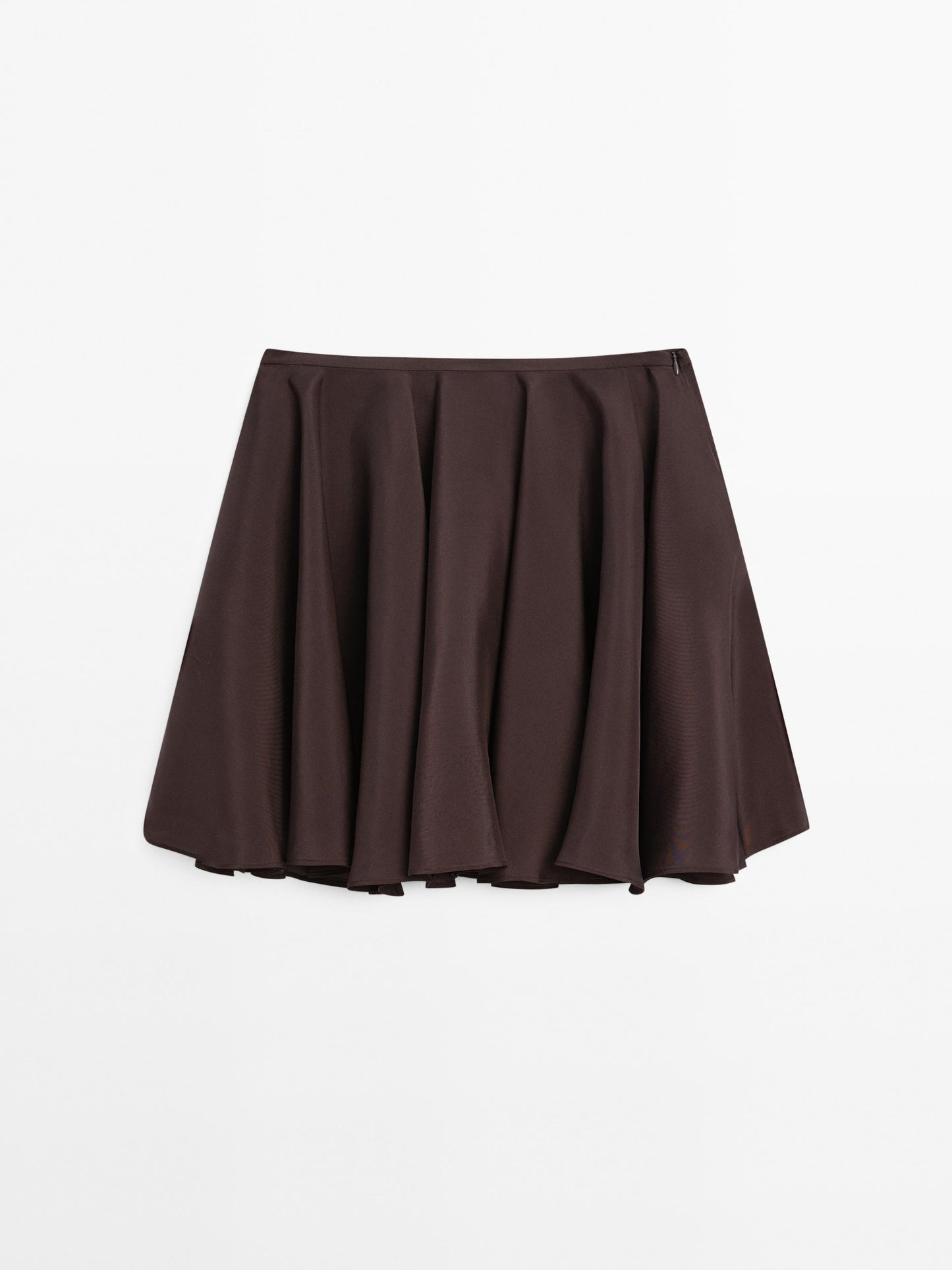 Flowing short skirt with flounce