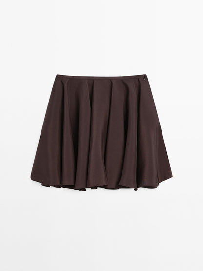 Flowing short skirt with flounce