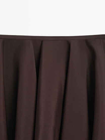 Flowing short skirt with flounce