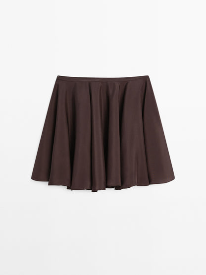 Flowing short skirt with flounce