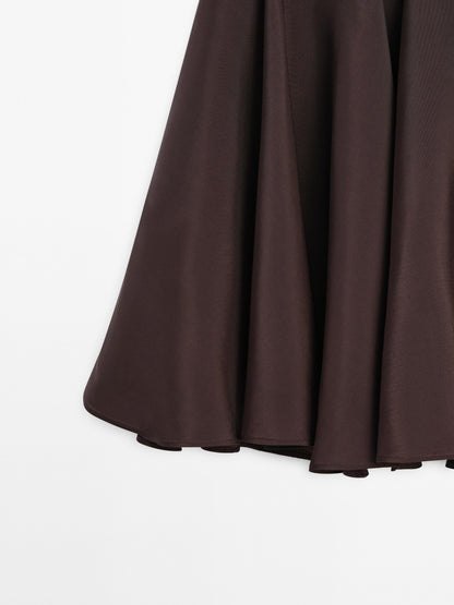 Flowing short skirt with flounce