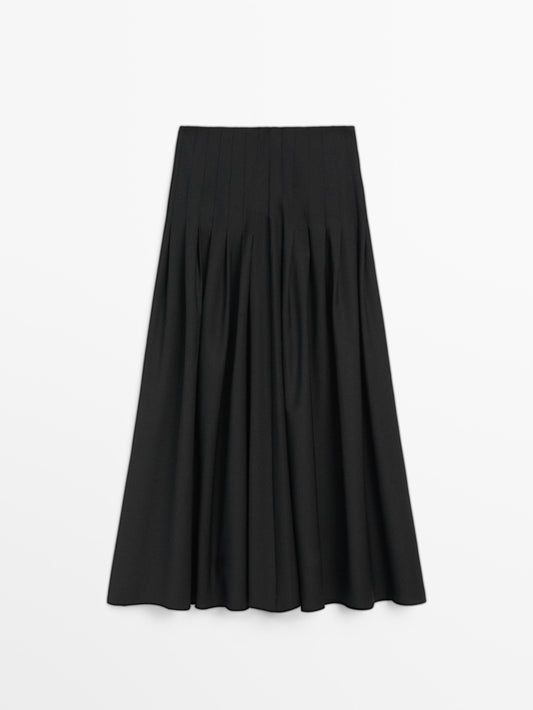 Midi skirt with yoke and seam details