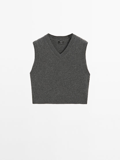 100% cashmere V-neck vest