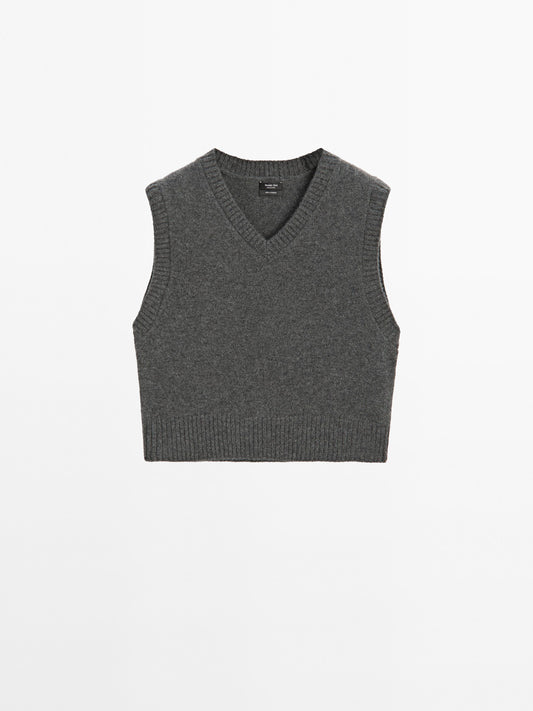 100% cashmere V-neck vest