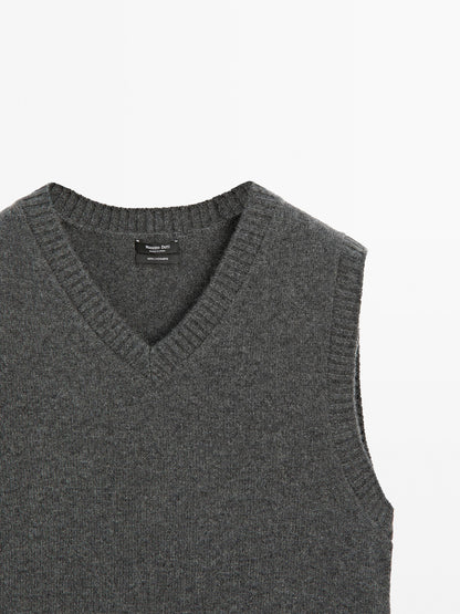 100% cashmere V-neck vest