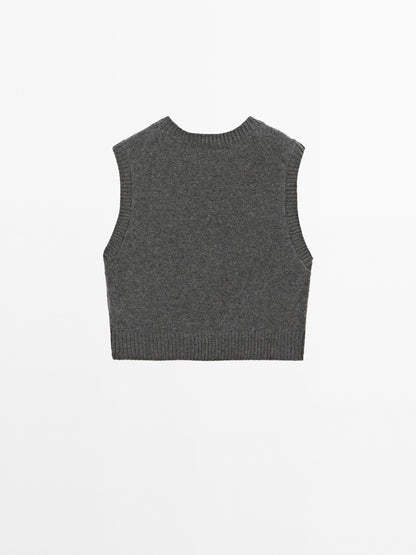 100% cashmere V-neck vest
