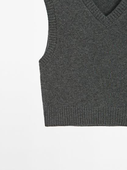 100% cashmere V-neck vest