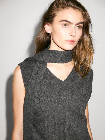 100% cashmere V-neck vest