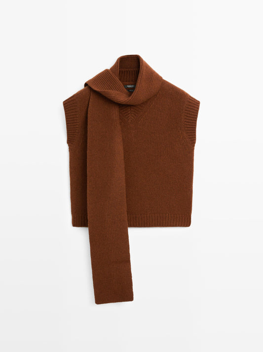 V-neck knit vest with scarf