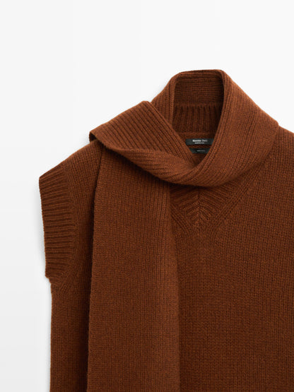 V-neck knit vest with scarf