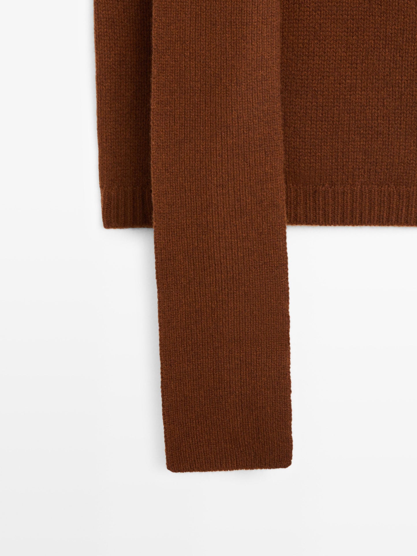 V-neck knit vest with scarf