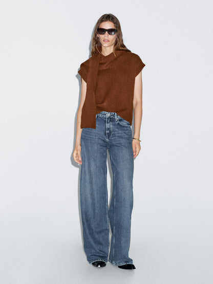 V-neck knit vest with scarf