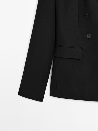Fitted double-breasted blazer